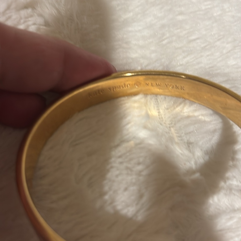 Kate Spade ♠️“Live Colorfully” Hot Pink w/Gold‎ Spades Idiom Bangle Bracelet - Picture 2 of 11